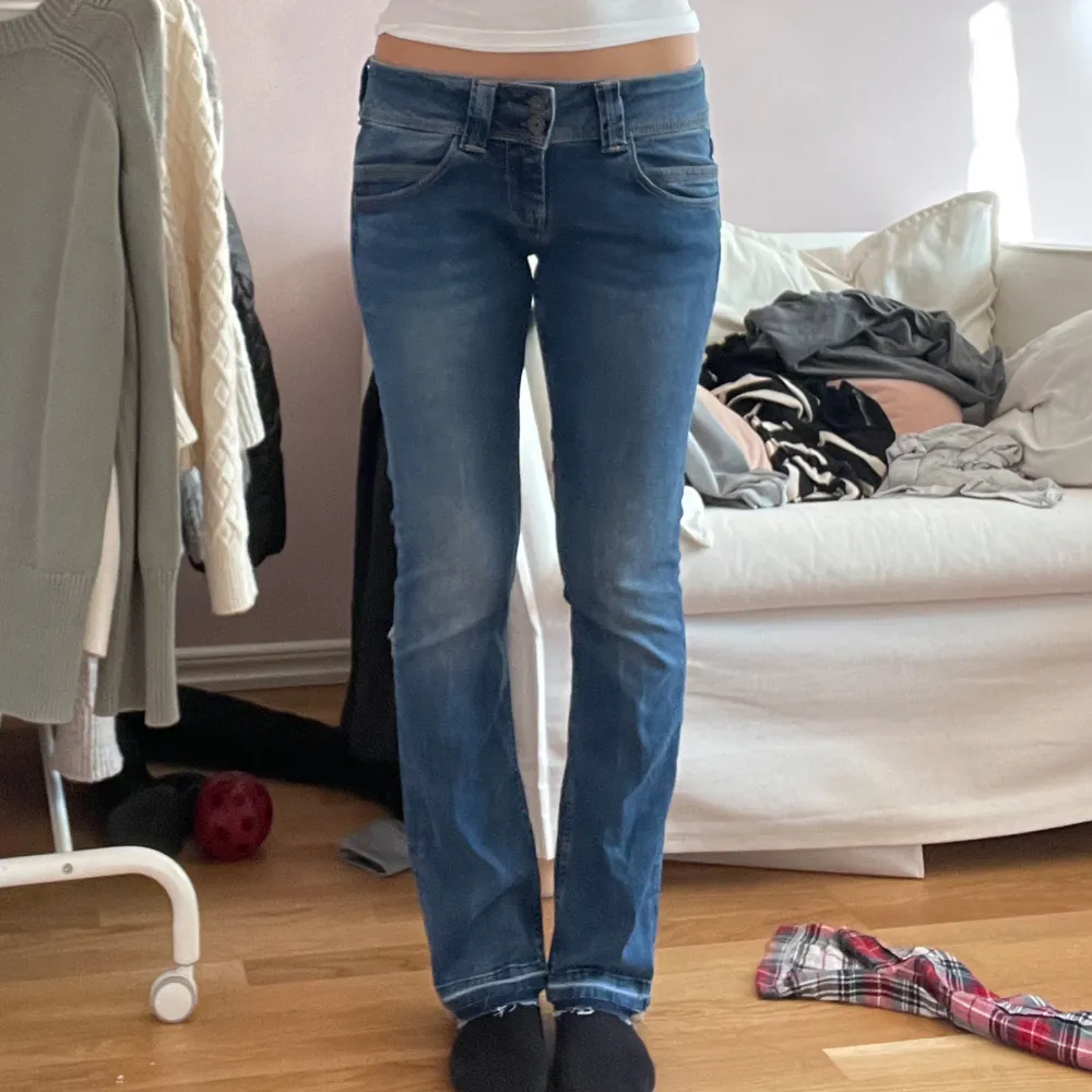 Pepe jeans Venus straight Low waist. Så fint skick, förutom att jag sprättade upp de längst ner för att de va lite korta i min smak, jag är 166. Frakt ingår ej/kan mötas upp i sthlm. Jeans & Byxor.