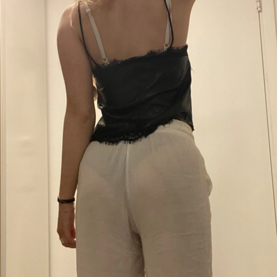 Svart linne med spets  - 90