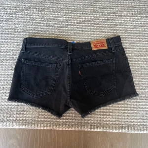 Levis jeansshorts  - Svarta jeansshorts från levis i toppenskick