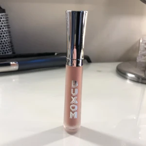 Buxom läppglans  - Buxom läppglans i färgen White Russian, som är den populäraste färgen!!💞💞 nypris 305kr