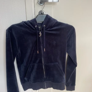 Juicy couture kofta  - Superfin kosta som aldrig har blivit använd så är i nyskick 