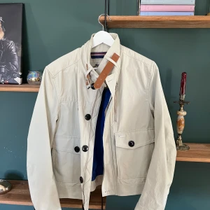 Fet Snoot jacka - Säljer på grund av fel storlek, aldirg använd så skicket är perfekt  Original pris ca 4500, mitt pris 800