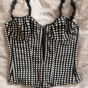 Korsett topp - Svin snygg rutig korsett topp!!✨ aldrig använd 