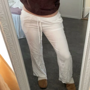 Linnebyxor  - Linnebyxor som använts fåtal gånger förra sommaren. Inga fläckar eller defekter! Den är köpt från H&M💞