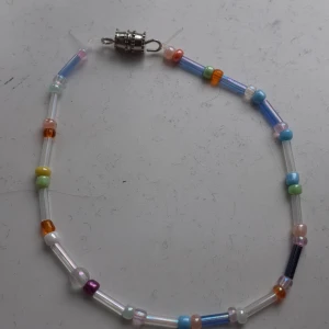 Armband  - Säljer detta armband för 1 kr frakt 16 kr💕 Armbandet är knappt andvänt, hyfsatt bra skick🥰