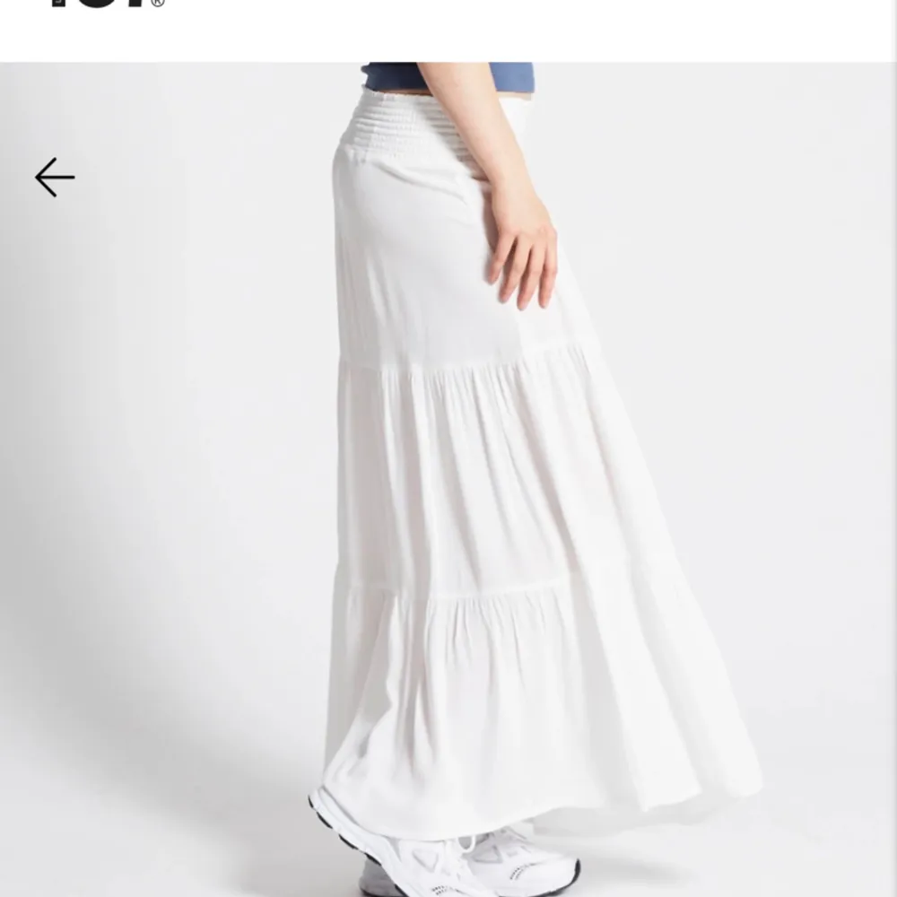 En helt ny lång kjol från lager 157. Köpte den för nån månad sen och nu har jag ångrar mig. Ny pris 200kr säljer för 140kr. Kjolar.