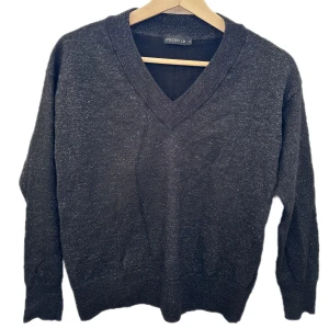 Långärmad tröja STOCK LM - Bra skick Superfin glittrig tröja Använt vid 2 tillfälle 