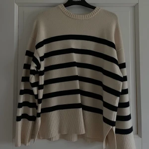 Zara tröja  - Säljer denna tröja från zara, använd fåtal gånger 