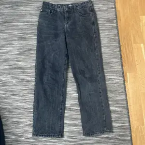 Svarta Jack & Jones jeans för 200kr inte fast pris är i bra skick 