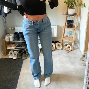 Raka jeans  - Jeansen är i storlek 38 men passar även för någon som har 36❤️