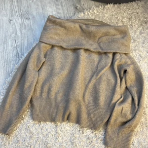 Stickad tröja  - jättefin stickad tröja. 