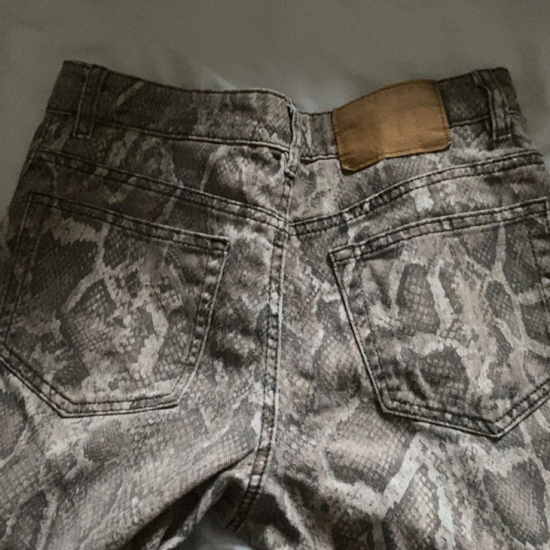 Populära omrmönstrade jeans! - 90