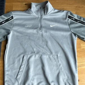 Nike Hoodie - En fin Nike Hoddie Till Våre ⛅️ Köparen står för frakten. 
