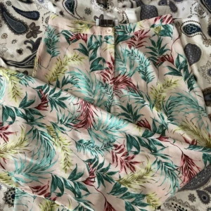 Sommar byxor - Super skönt material! Formar kroppen fint! 