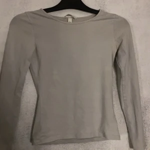 Vit tröja  - Vanlig jättesöt vit tröja! Skriv för mer info ❤️