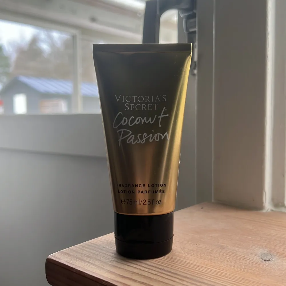 Lukten är coconut passion och luktar svin gott, endast testad en gång. Asusteet.