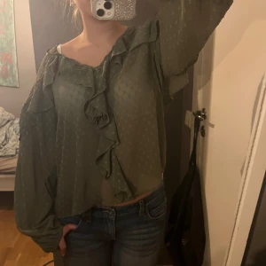 zara fest topp - snygg zara blus/festtopp  FRAKTAR INTE FÖR TILLFÄLLET