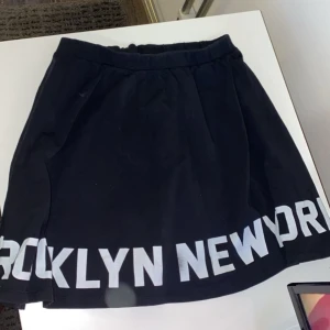 Svart kjol - Det är från New York