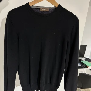 100% Merino Sweatshirt - Säljer nu denna fräscha 100 merino ull sweatshirt. Den är i toppskick (9/10). Retail ligger på 1600kr. Bara att höra av er vid funderingar. Mvh Liam!