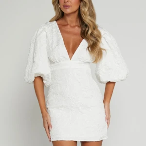 Klänning - Säljer min klänning från Showpo, superfin klänning som är perfekt till student! 