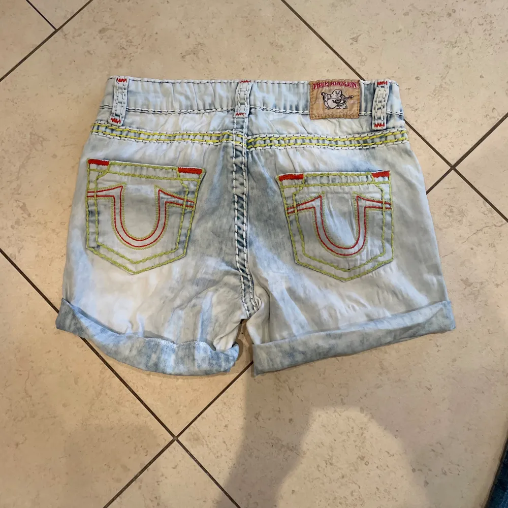 jättefina true religion shorts till sommaren! köpta i usa!. Jeans & Byxor.