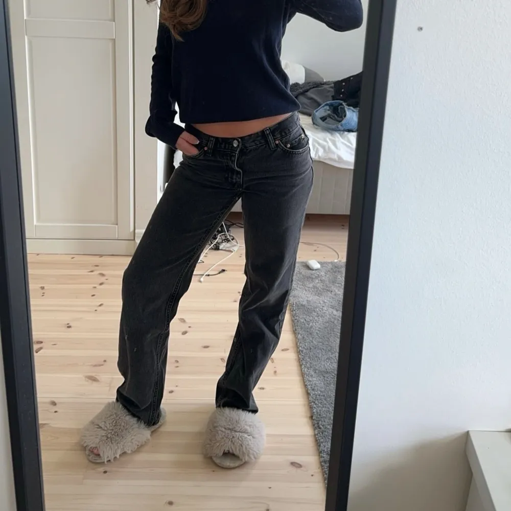 Svarta lågmidjade jeans från Gina tricot, aldrig använda 💓. Jeans & Byxor.