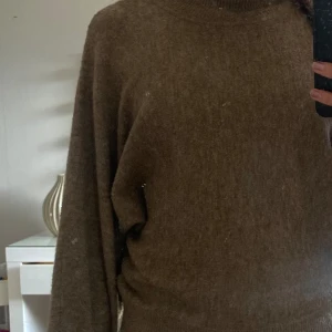 Stickad tröja  - Säljer min stickade tröja från HM i storlek xs. Köpare står för frakten. 