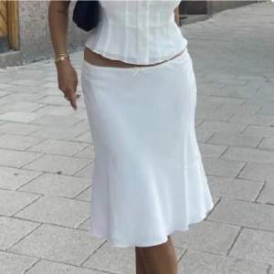 Low waist vit kjol från Fenity som jag säljer då den tyvärr är för liten för mig <3 Superfin till sommaren!