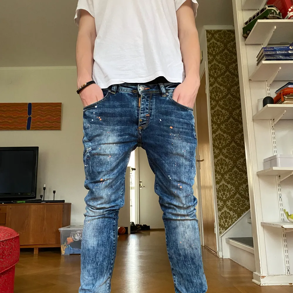 Säljer denna jeans i riktigt bra skick och inga deffekter! Storlek 32/34 slim fit!. Jeans & Byxor.