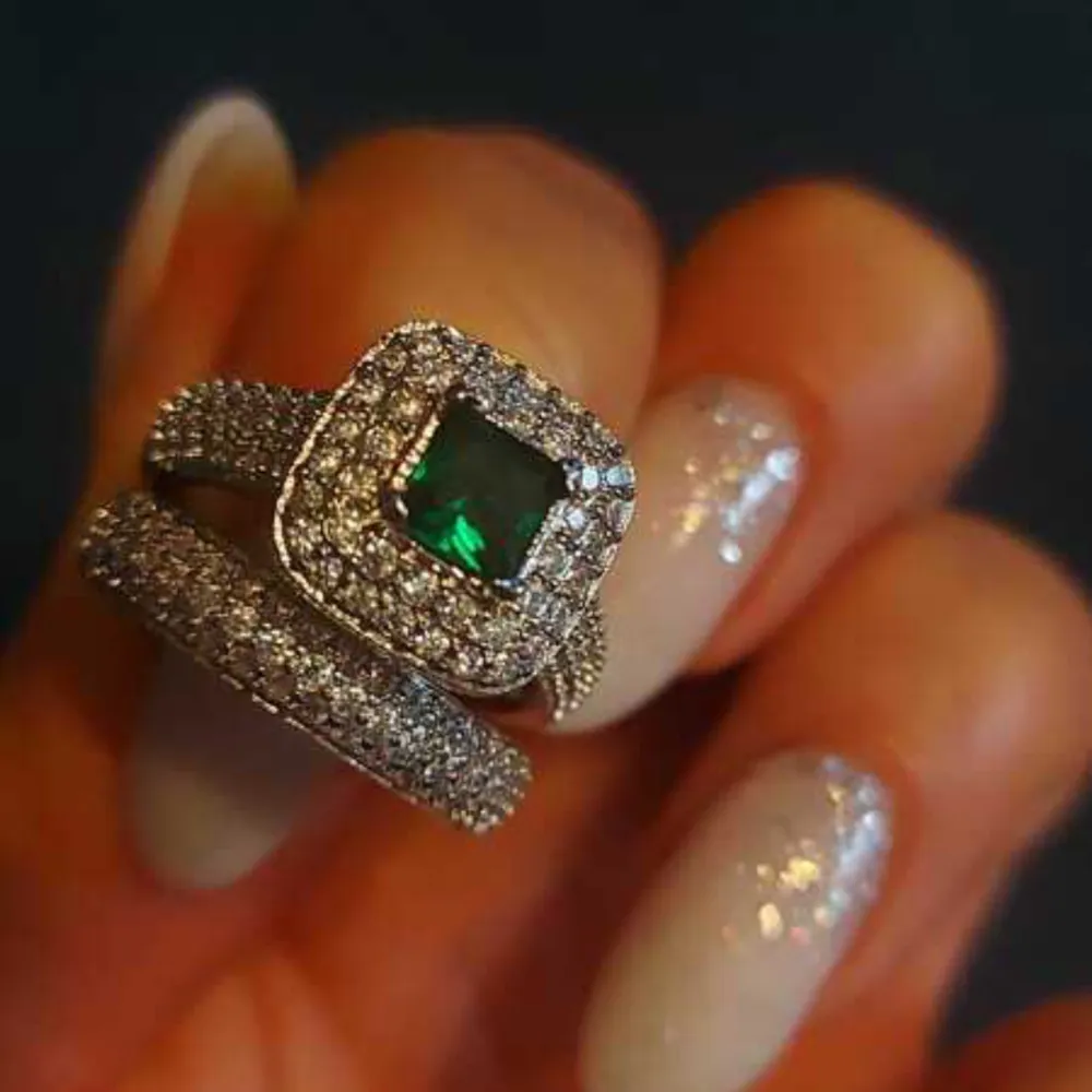 Very beautiful zircon stone 2 piece ring set available . Accessoarer.