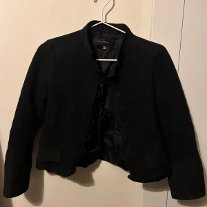 Trekvartsärmad kappa - Jättesnygg men kommer inte till användning då jag har många likande!❤️skriv för egna bilder så fixar jag det. 