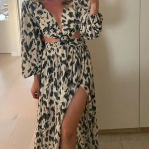 Långklänning från raglady  - Säljer denna långklänningen som var för liten för mig, super fin verkligen inför sommaren. 