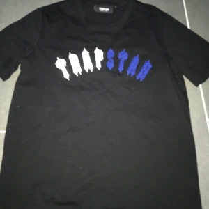 Trapstar T-shirt  - T-shirt trapstar som säljs i bästa skick använd nåra gånger