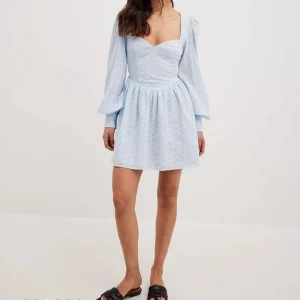 SÖKER!! - Söker en av dessa klänningarna för ett billigt pris i storlek M  Från NA-KD