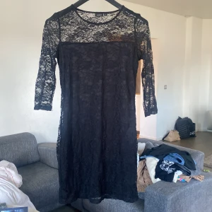 spetsklänning❤️ - såååå fin klänning med spets från lindex strl m men passar även s❤️ perfekt till fest❤️