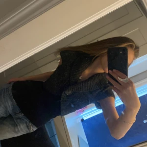 Bolero - Säljer denna stickade bolero då den aldrig kommit till användning! Pris kan även diskuteras, skriv priv för frågor!💕