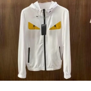 Vindjacka  - Tycker inte om den och vill sälja 