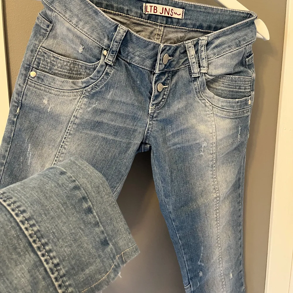 Ett par as snygga ltb jeans som jag inte behöver längre. Använt dem bara en gång för att dem är inte min storlek. Kontakta för fler bilder . Jeans & Byxor.