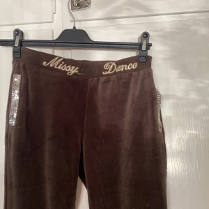 Flared velour leggings  - Fint skick, lite små i storleken💕💕  Tveka inte att skriva om ni har frågor eller prisförslag!