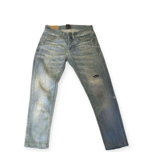 Dondups - Ass feta dondups har en liten Defekt längst ner men dom är ihop sydda skulle säga skicket på dom är 8/10