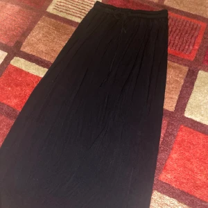 Fin bekvämt kjol  - En jättefin och bekvämt kjol som är i väldigt bra skicka. Den är xs men passar även s. Priset på alla plagg kan diskuteras om man är intresserad och köpa fler plagg🤗