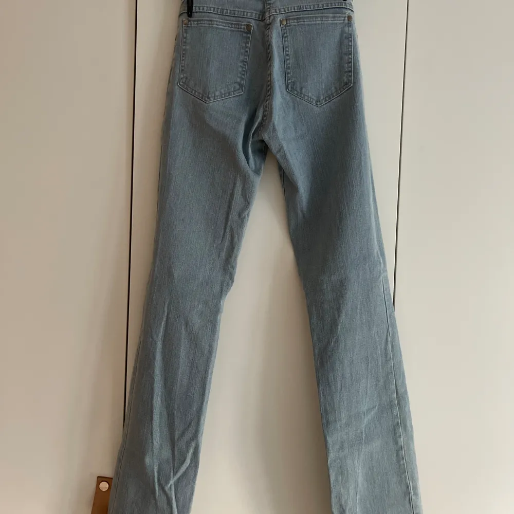 Står ej storlek, köpta vintage i Amsterdam, men skulle säga att de passar som 34, W24 L32. Jeans & Byxor.