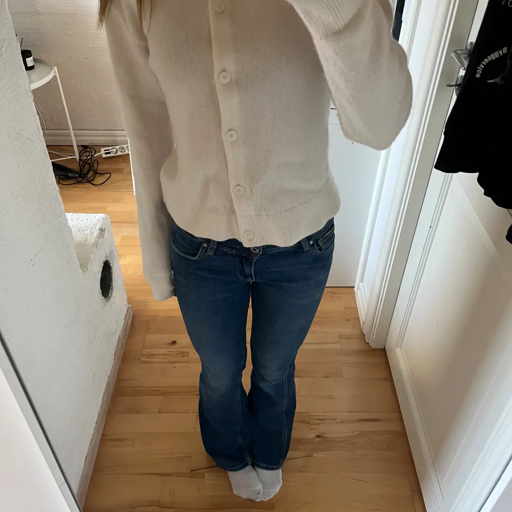 Säljer mina snygga pepe jeans, då dem inte kommer till användning längre🥰. Jeans & Byxor.