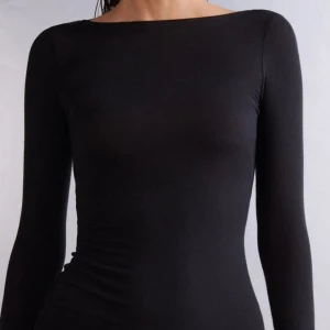 Intimissimi tröja - Väl använd men i bra skick, har några små noppror som inte syns när man har på sig den 💕 säljer då den inte kommer till användning längre