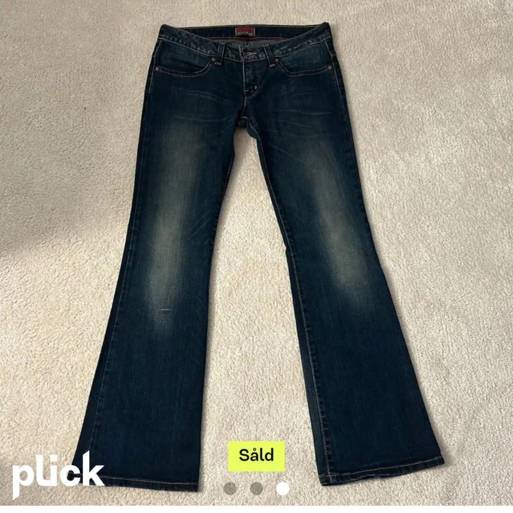 Lånade bilder!!!  Säljer dessa as snygga lågmidjade jeans❤️ köpta av en annan på plick men säljer vidare då dem jeansen inte passa mig. Jeans & Byxor.