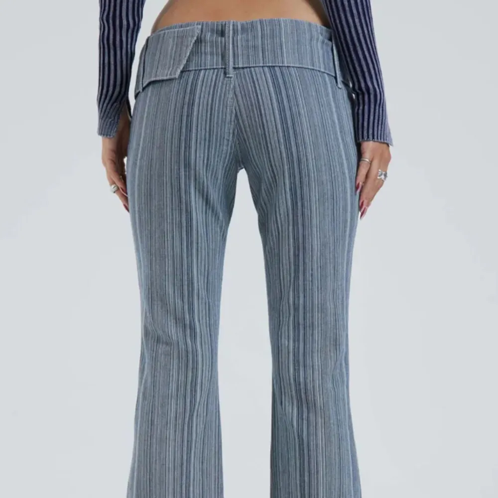jätte snygga jeans från Jaded London, säljer för de va för små på mig. Nypris är 1200kr och storleken är W28. Jeans & Byxor.