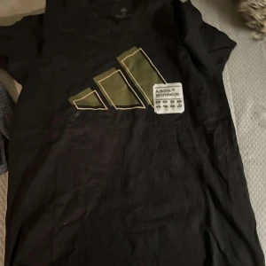 Adidas tshirt - Adidas tshirt 