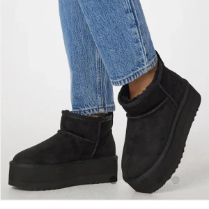 Bernice mini boots - Som nya! Använda 1 gång, köpa på bubbleroom nypris 799.  Köparen står för frakt 