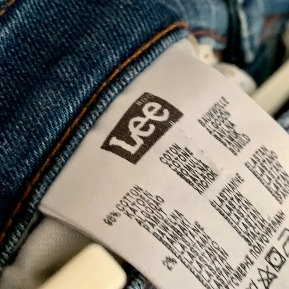 Lee jeans i bra skick, modell ”Bonnie”, storlek 28 i bredd och 31 i längd. Små i passformen. Hyfsad flare (alltså utsvängda).. Jeans & Byxor.