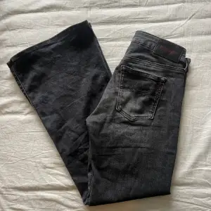 Raka/bootcut lågmidjade jeans från Replay, stl. 158/XXS men passar även XS🫶🏻